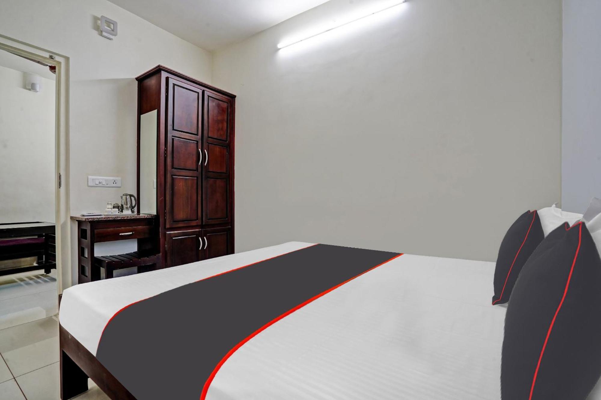 Collection O White House Pearl Hotel Kochi Екстериор снимка
