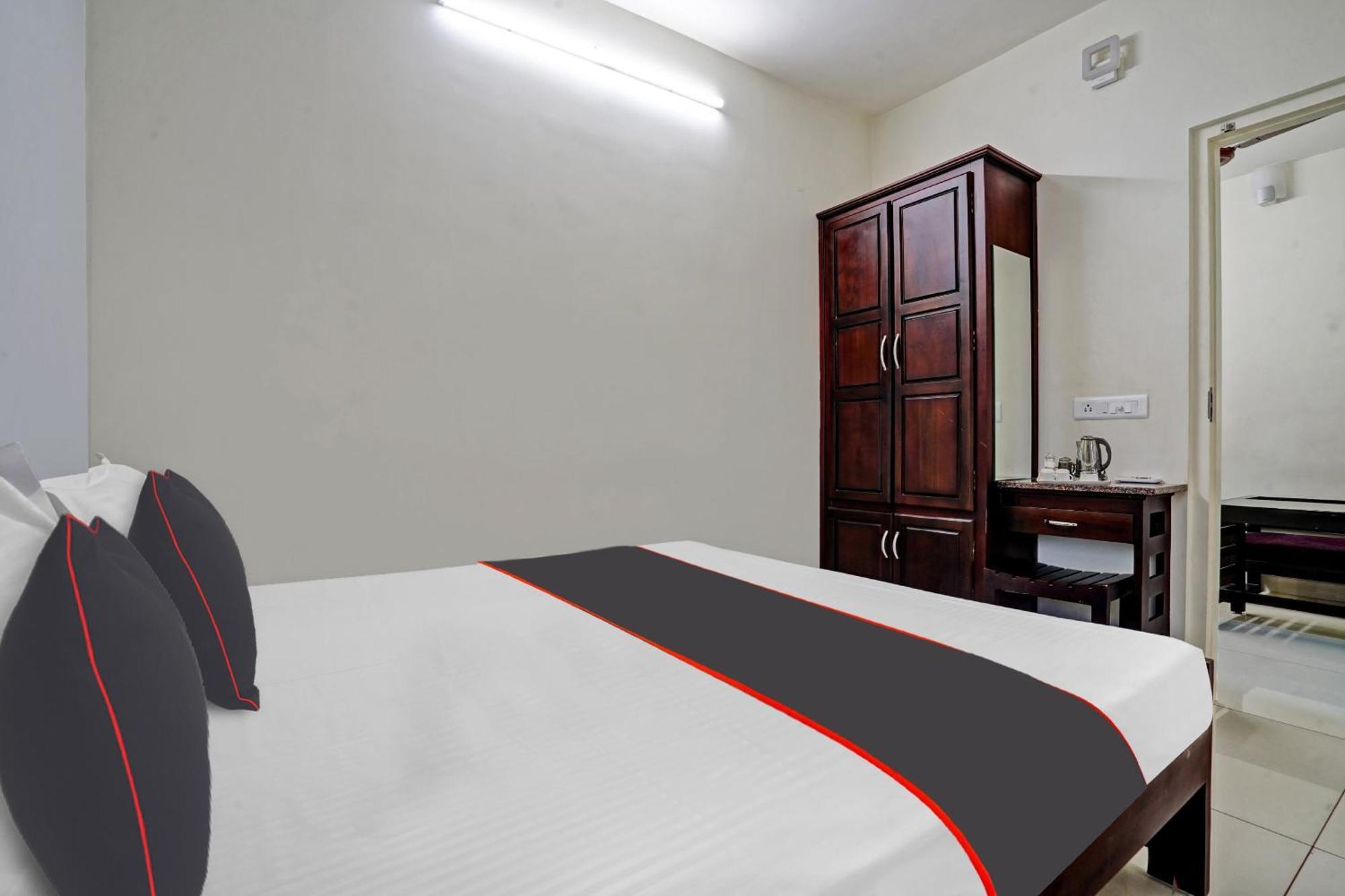 Collection O White House Pearl Hotel Kochi Екстериор снимка